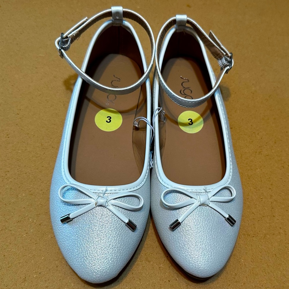 Sugar Bow Ankle Flats (little kids). Size 3.